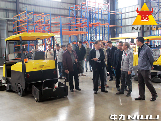 展示牛力電動(dòng)掃地車(chē)S21產(chǎn)品