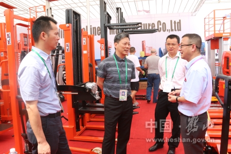 【參展報(bào)道】市長(zhǎng)林賢進(jìn)赴廣交會(huì)現(xiàn)場(chǎng)